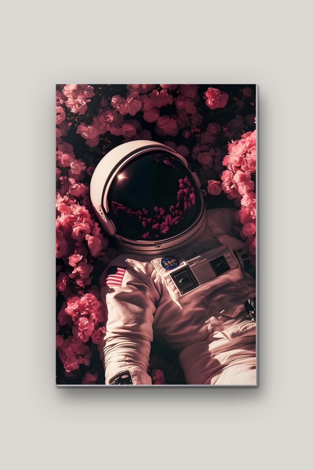 Astronaute dans les Roses, poster en métal sur fond uni